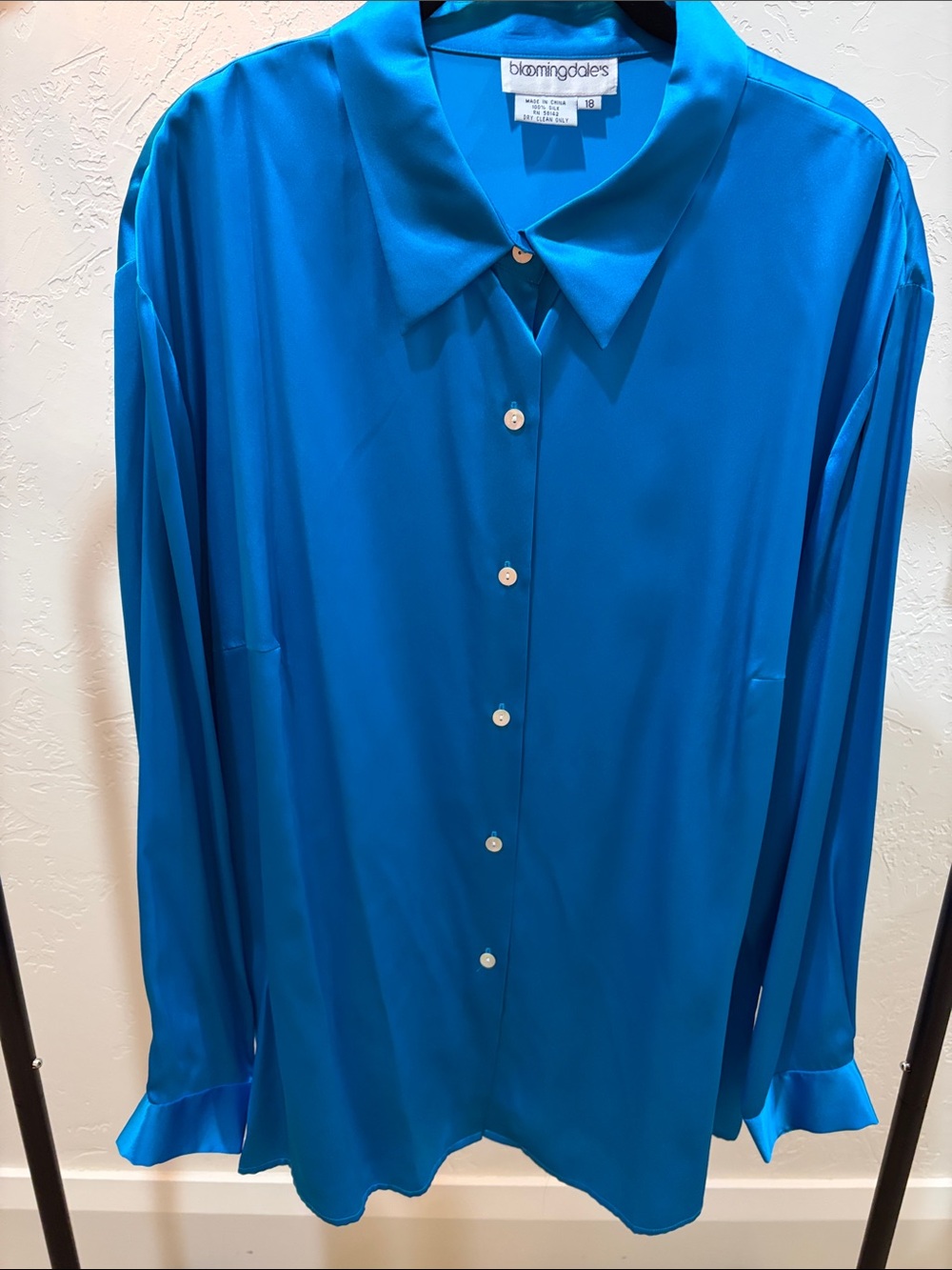 Bloomingdale's Women’s Bright Blue 
Silk Dress Shirt Size 18